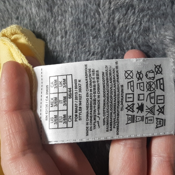 🧡5 for 20🧡0-3 GAP and Guess outfit - Picture 4 of 9